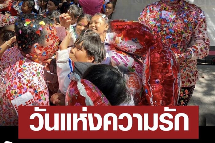 คึกคัก วาเลนไทน์ ‘นักเรียนแห่แปะสติ๊กเกอร์คุณครู’ โซเชียลแซว “นึกว่าลูกนิมิต”