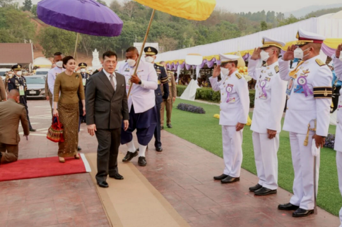 ในหลวง-พระราชินี  ทรงตัดหวายลูกนิมิต วัดพระธาตุดอยเวียงแก้ว จ.เชียงราย,