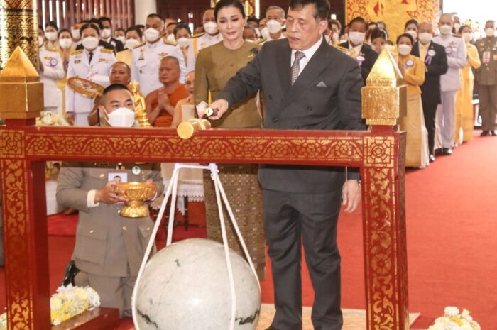 ในหลวง-พระราชินี ทรงตัดหวายลูกนิมิต วัดพระธาตุดอยเวียงแก้ว